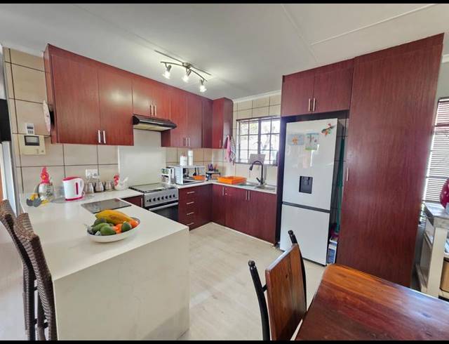 3 BEDROOM HOUSE FOR SALE IN RIVERSDALE